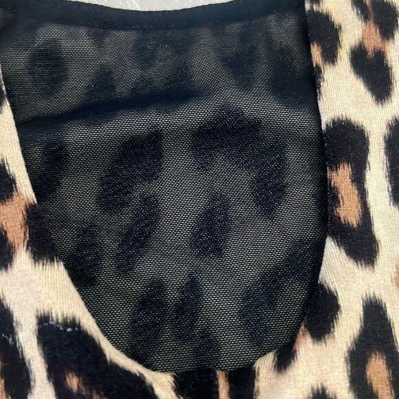 Alice and Olivia size medium leopard bodysuit NWOT - Picture 3 of 6